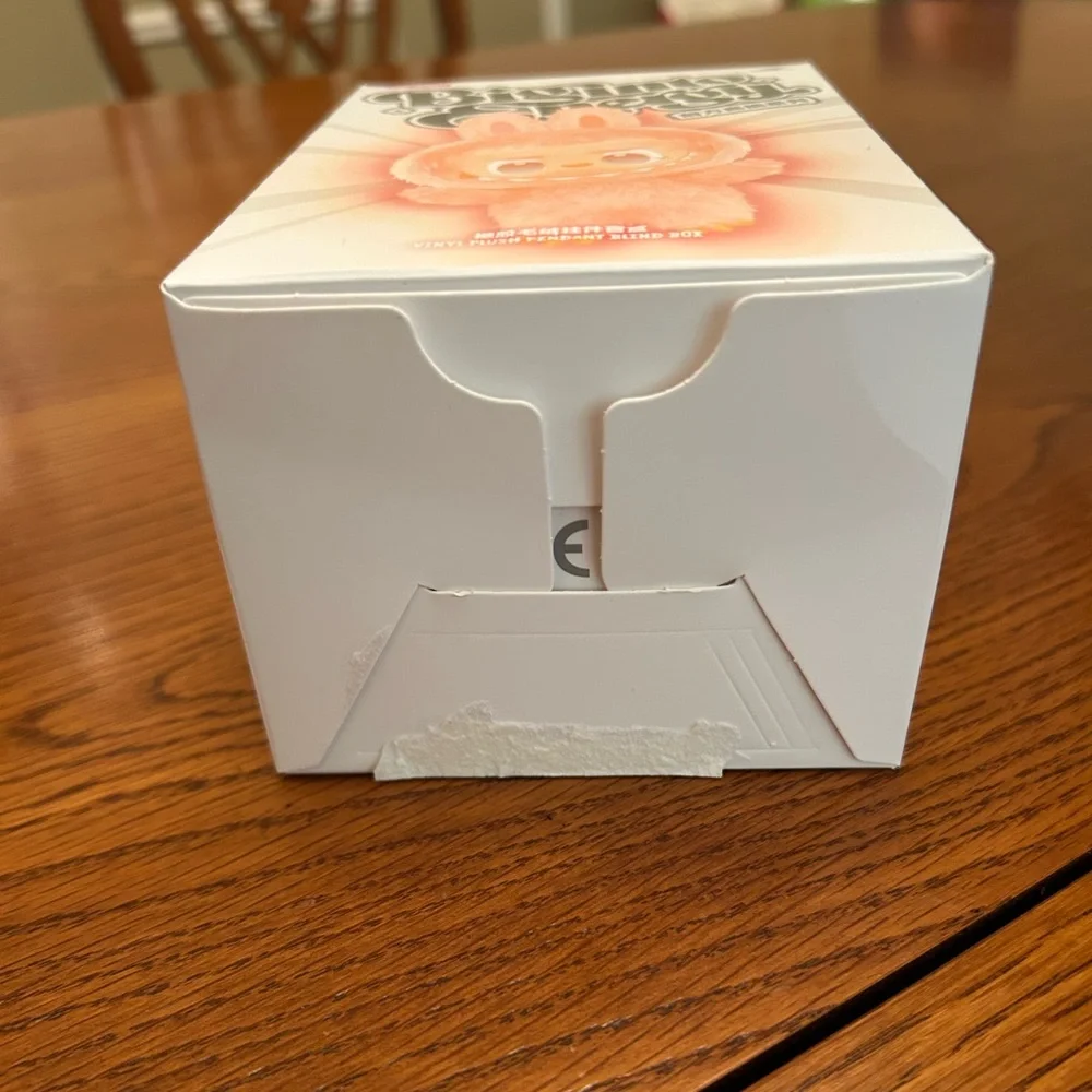 Big Into Energy Love Labubu - Picture 3 of 6